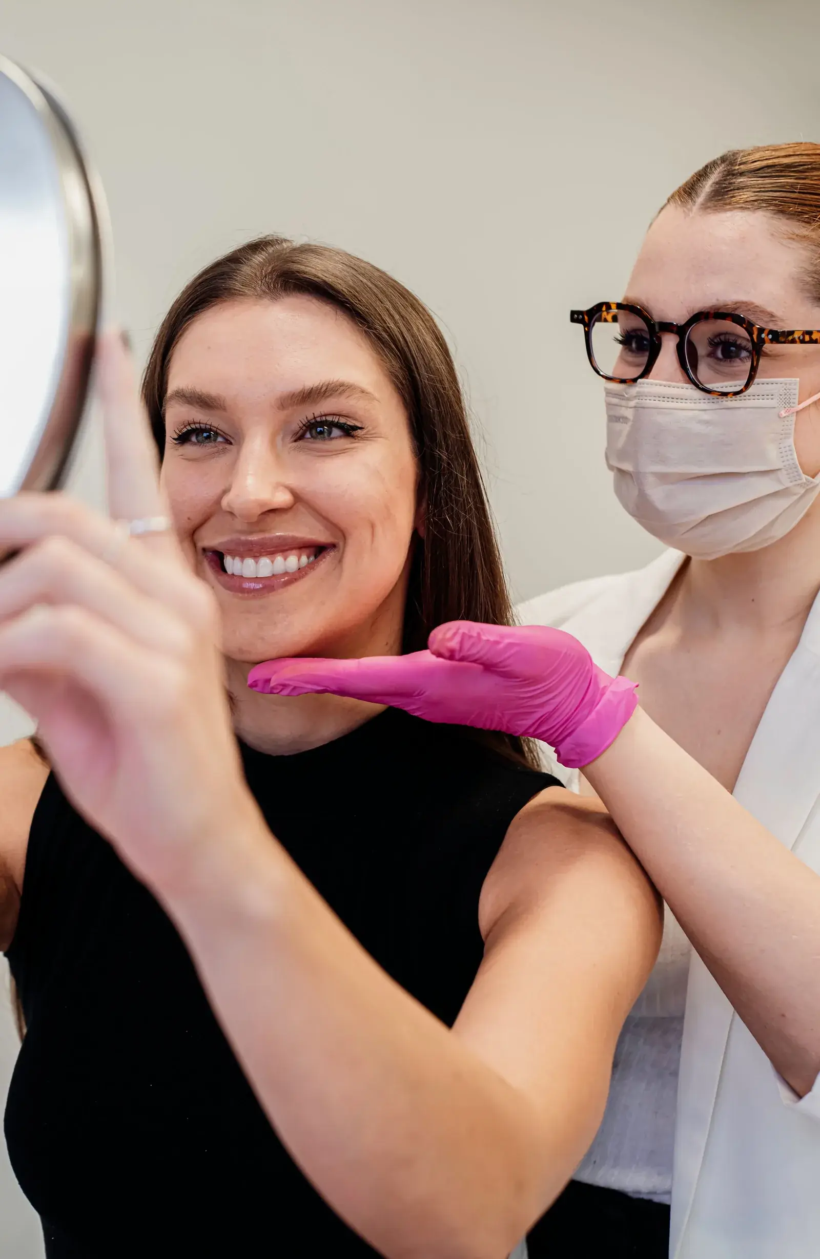 A consult, with a mirror, in a treatment room.